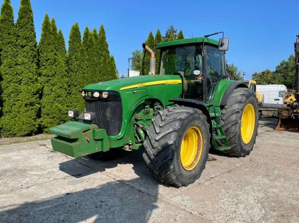 Kolový traktor JOHN DEERE 8420 - Photo 2