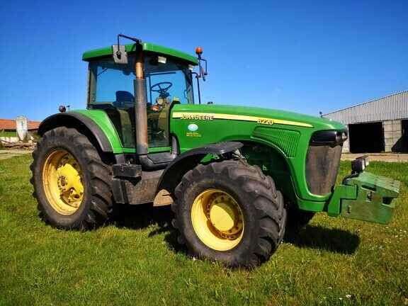 Kolový traktor JOHN DEERE 8220 Powershift - Photo 1